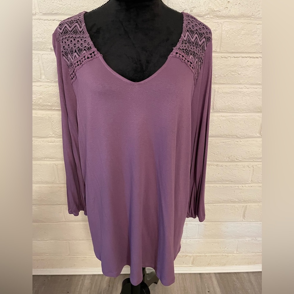 Signature Studio Purple Top with Lace Shoulder Insets, v neck, 3/4 sleeve, sz 1X